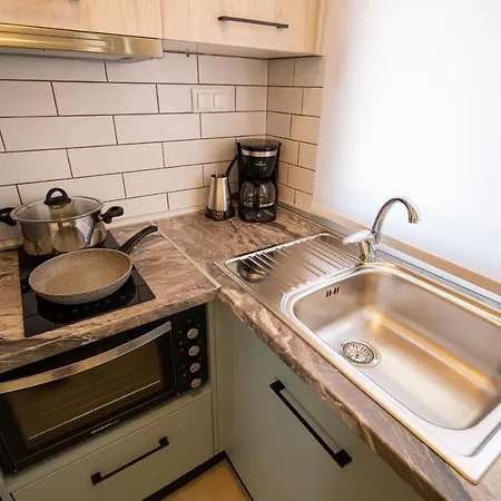 Apartament Varkes 1 *